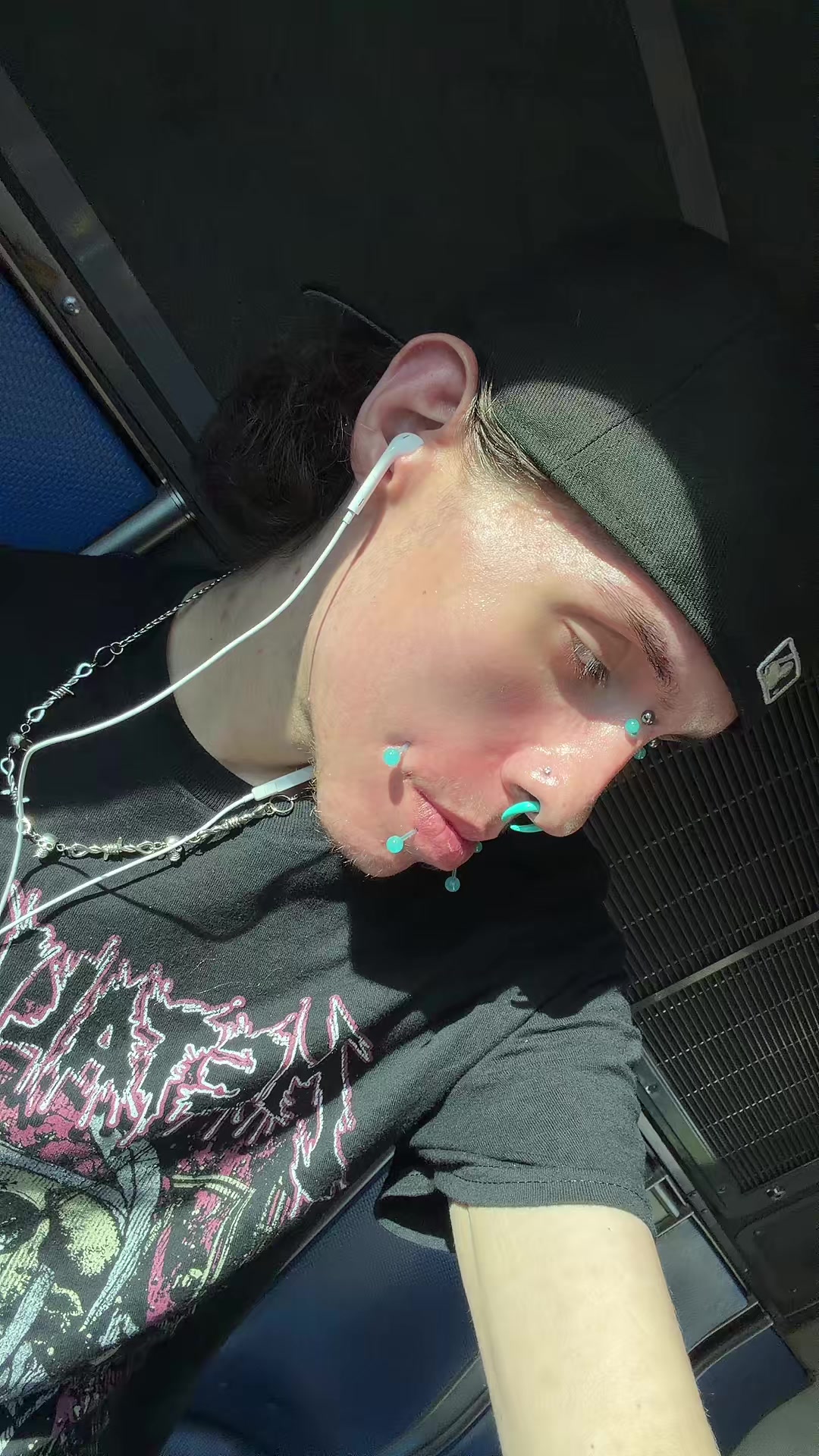 @Delululicious_