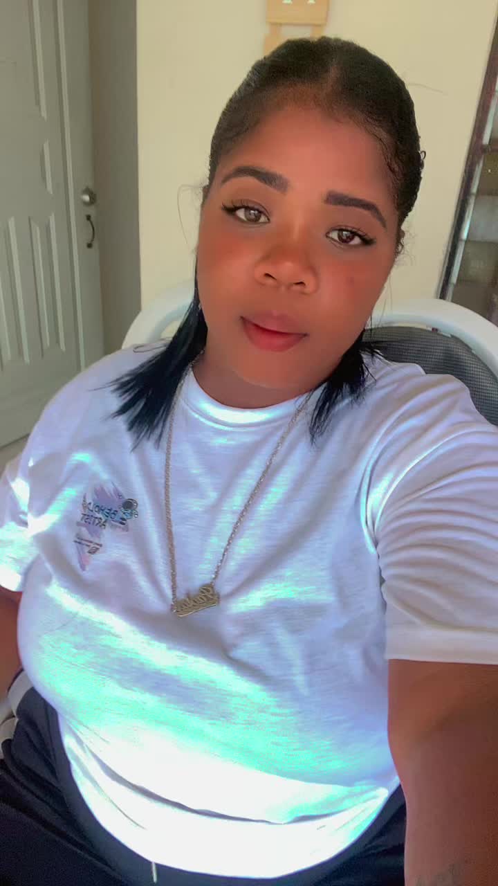 @laculona079