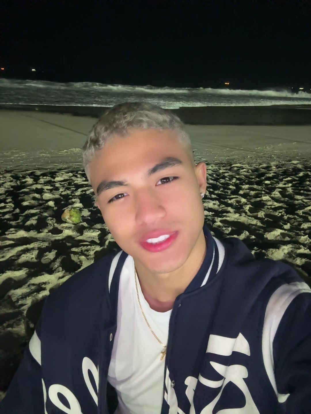 @𝐇𝐮𝐠𝐨 🦦