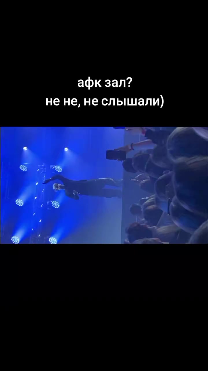 @)
