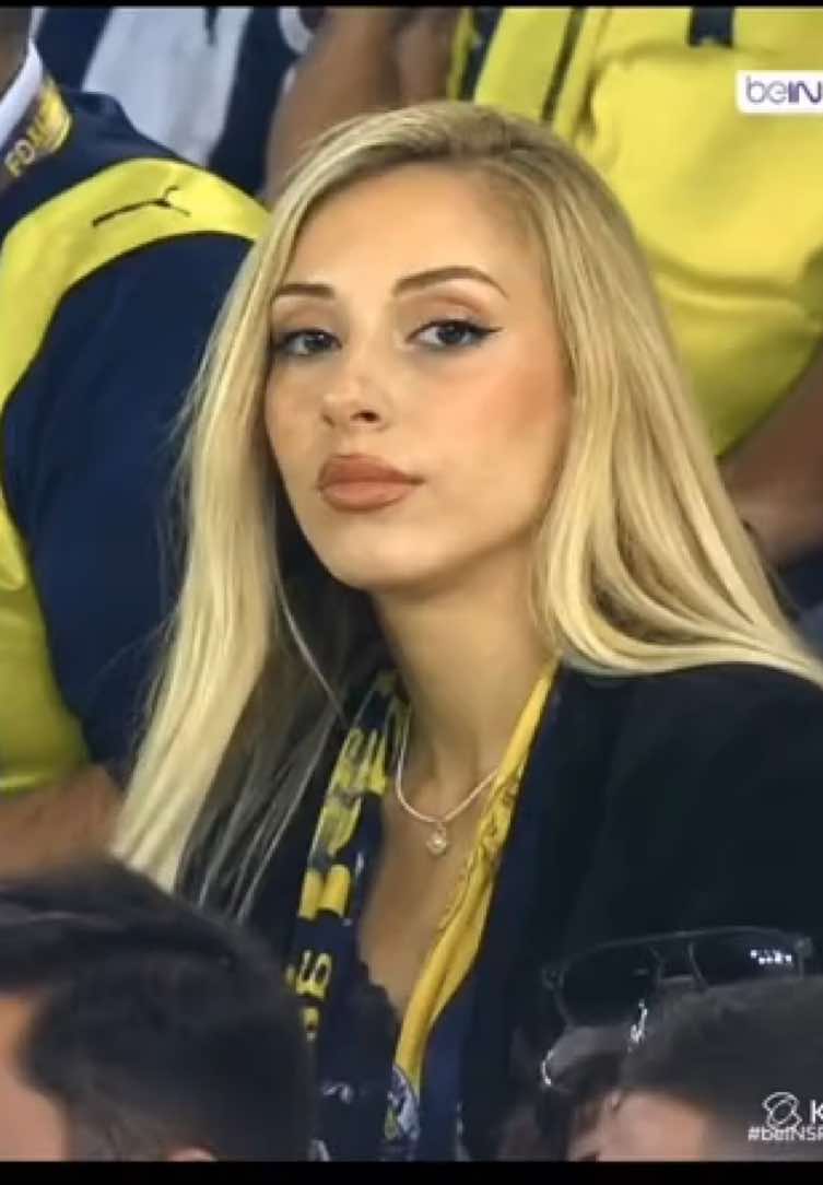 @౨ৎ𝓂𝑒𝓁𝒾𝓈 𝑜𝓃𝒾𝓏♡