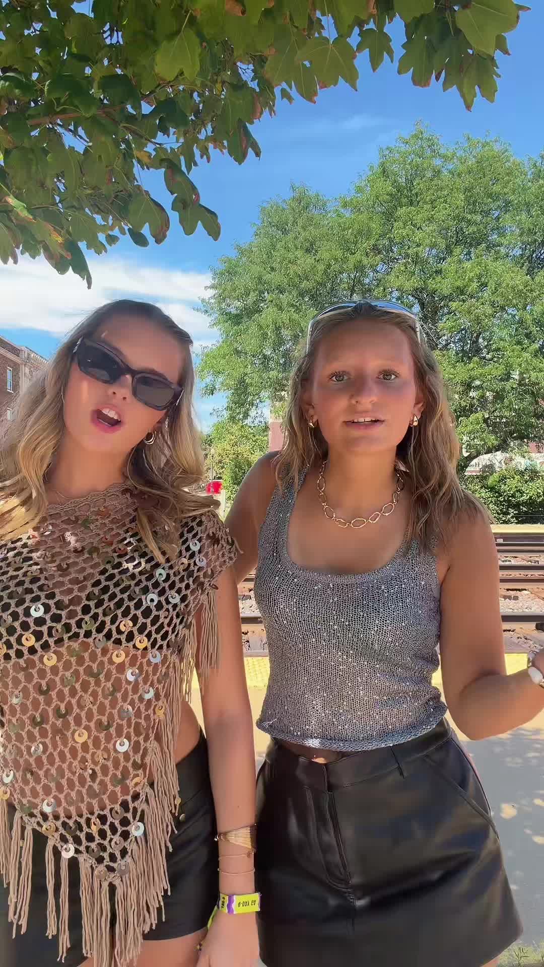 @elliescannell