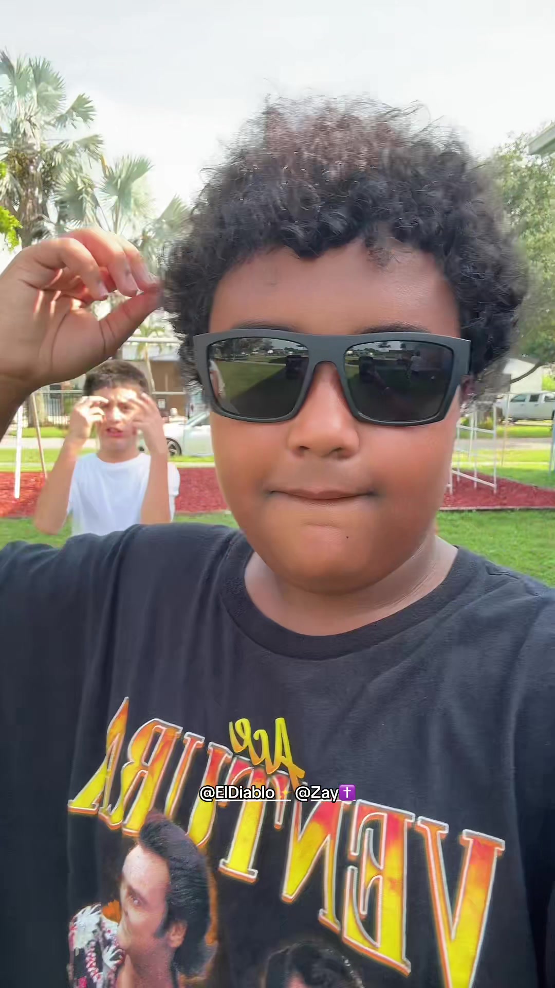 @👾