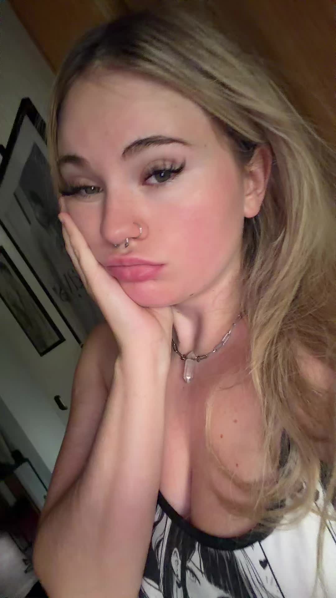 @Lizzy Cherry 🍒