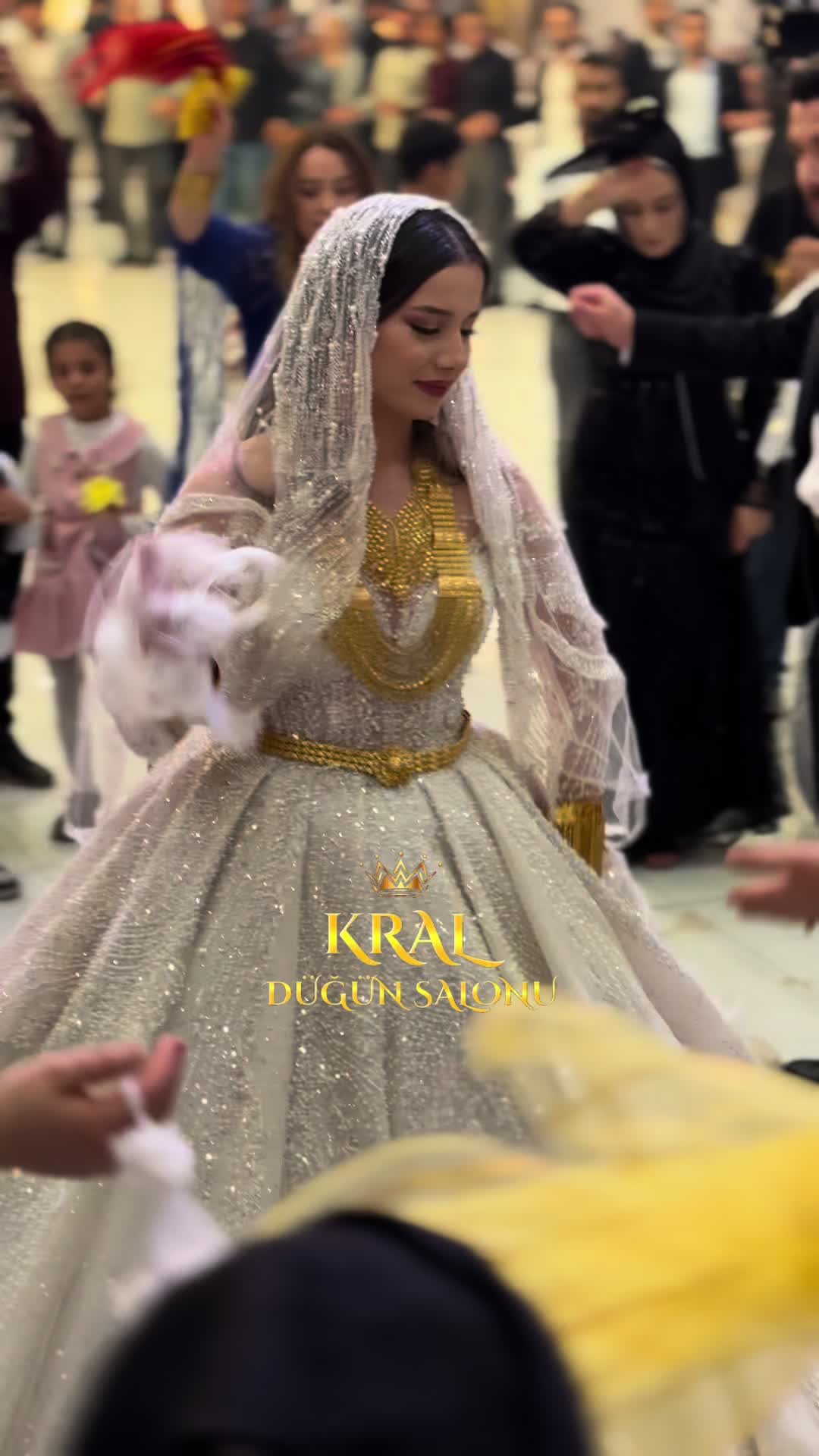 @KRAL D&Uuml;Ğ&Uuml;N SALONU