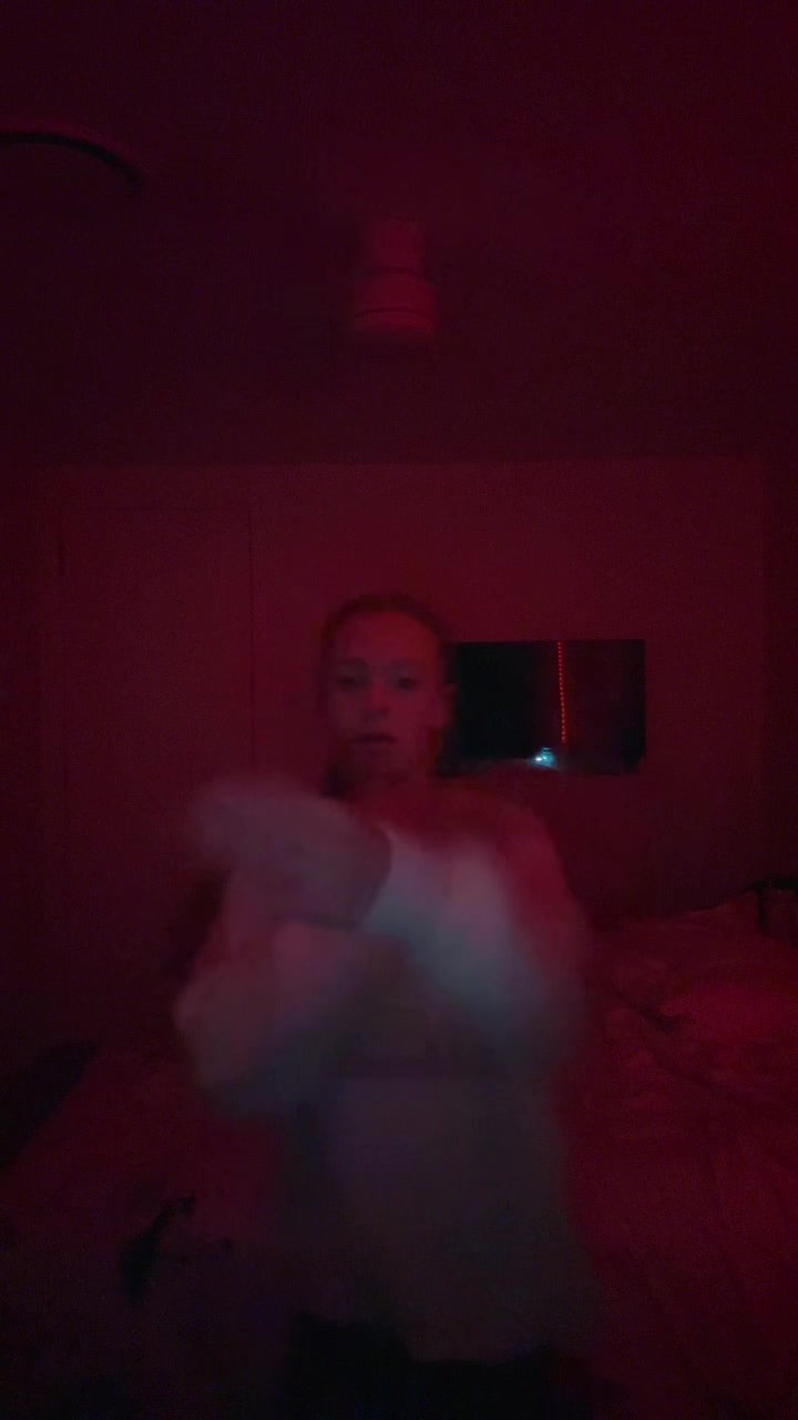 @🫨