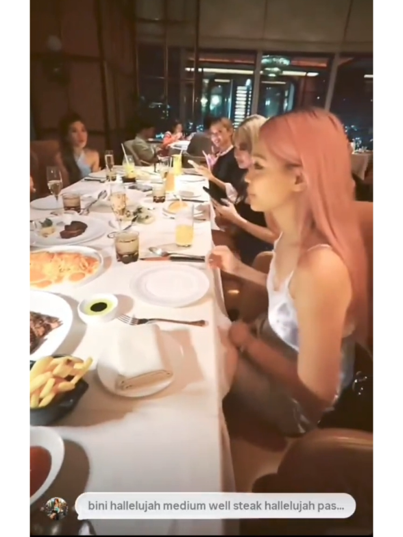 @DimpleNiSheena 🐰🍄