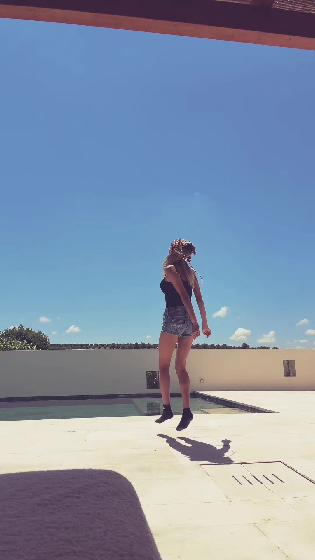 @aurorabaru