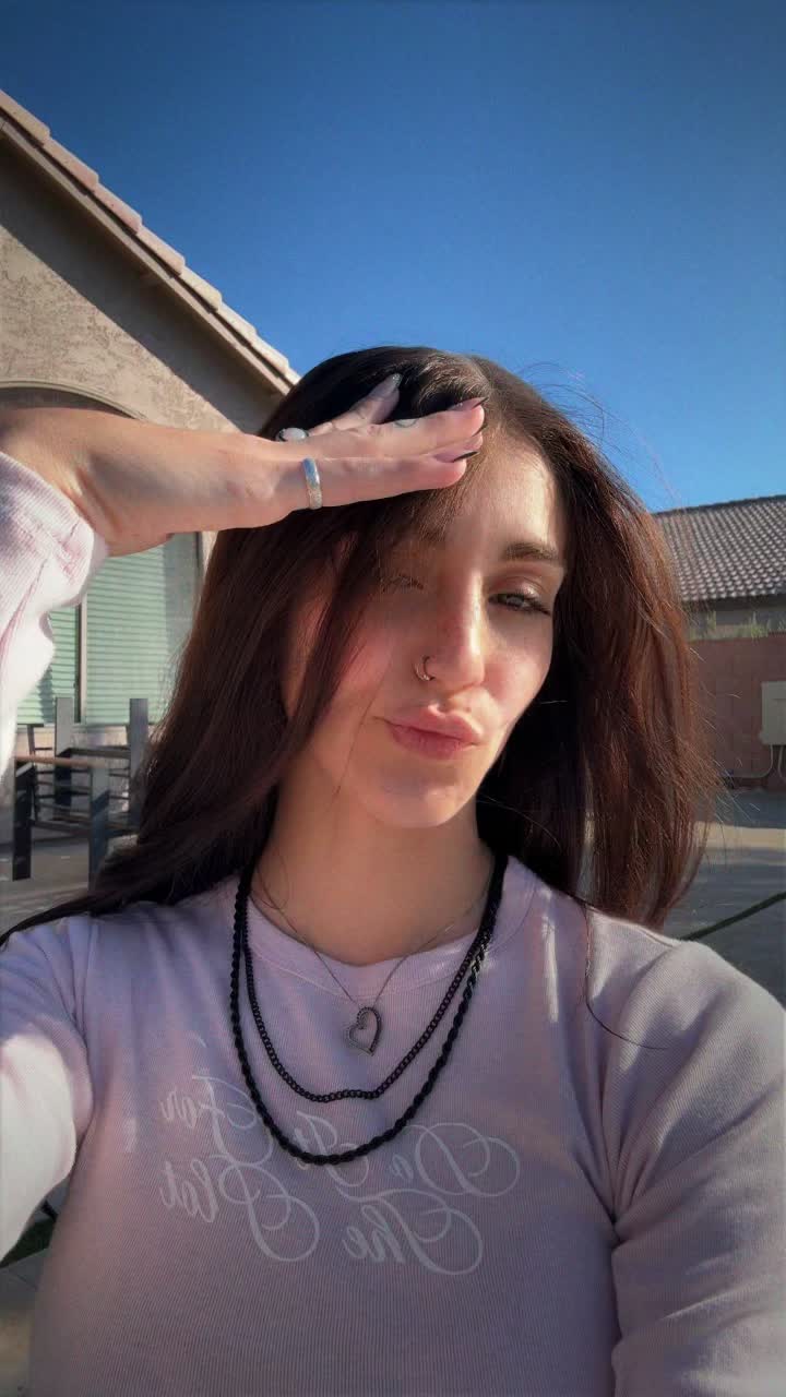 @-.-