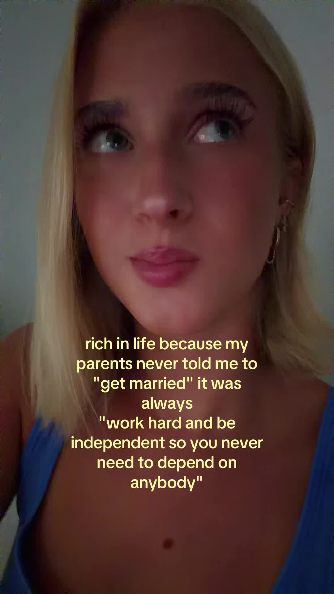 @theelliebarker