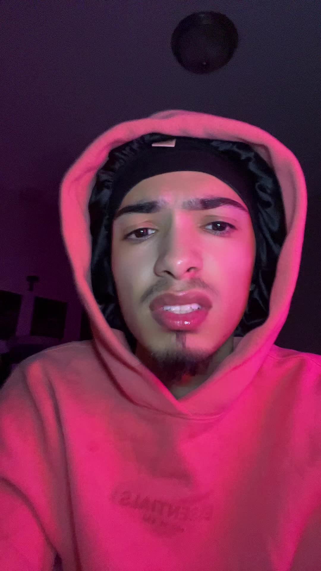 @￼