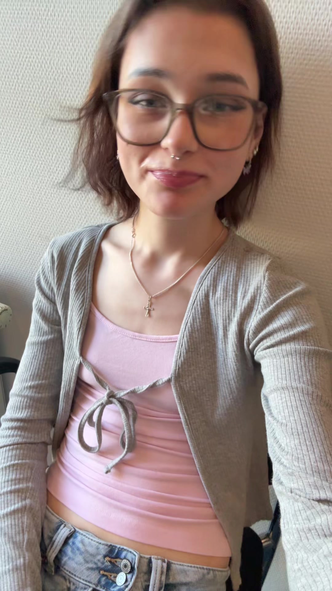 @￴