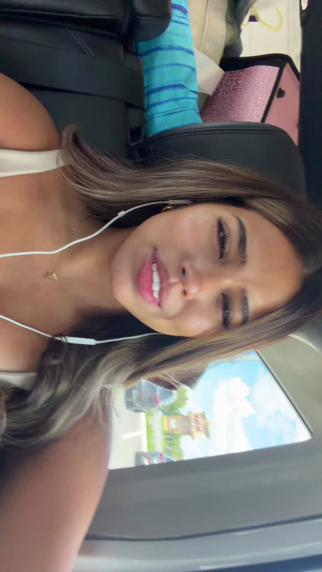 @daniela