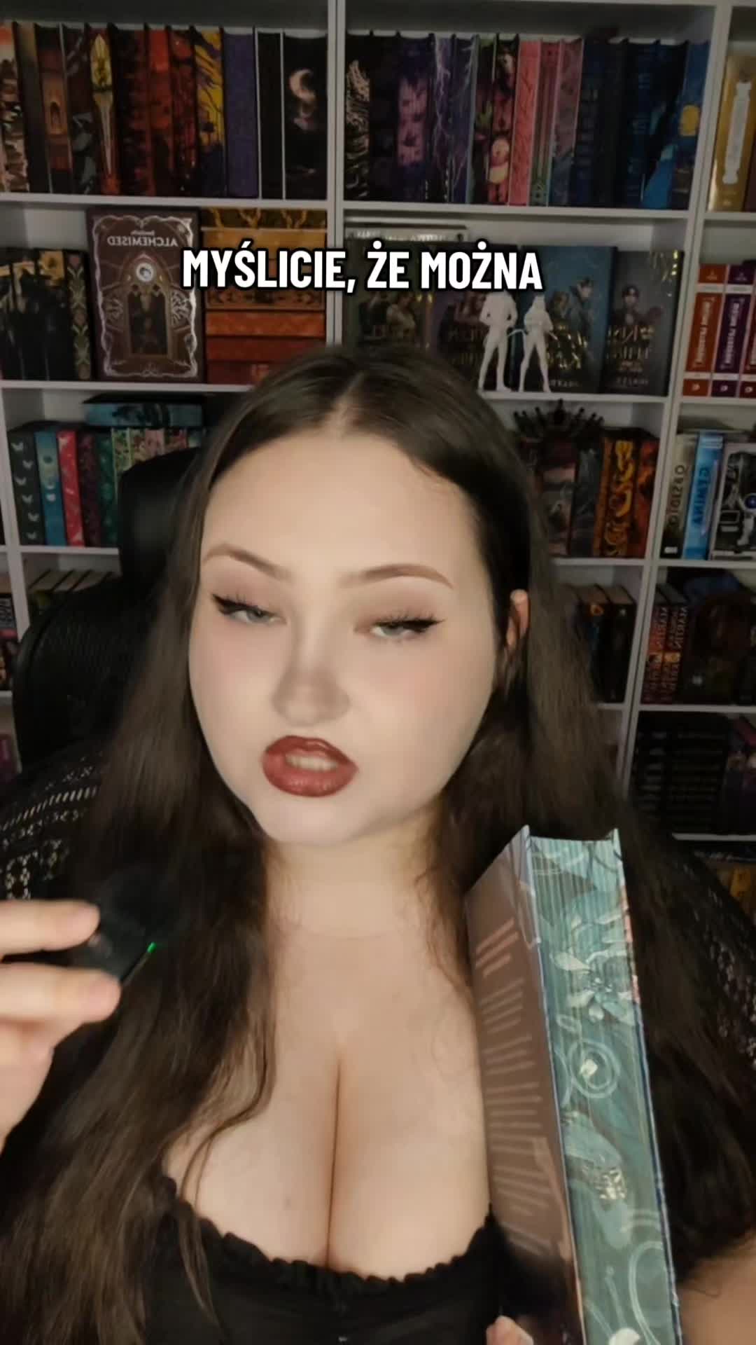 @Wiktoria 📚 HardCoverHaven 📚