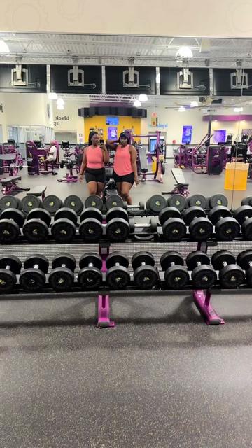 @Hercurvelifestyle + Fitness