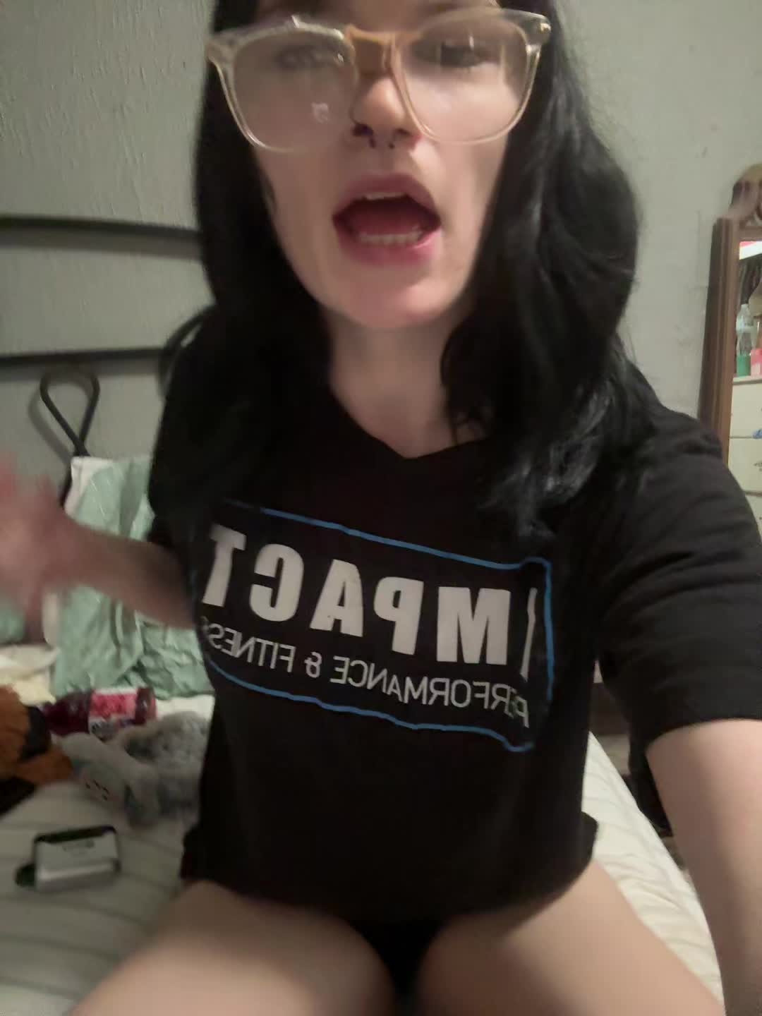 @Emm♥️🦇⚰️