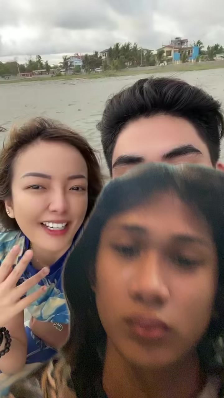 @Dump ni ayesha