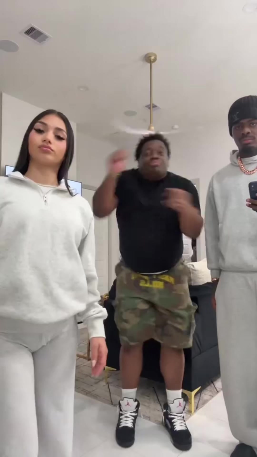 @ASTROWRLDDEE