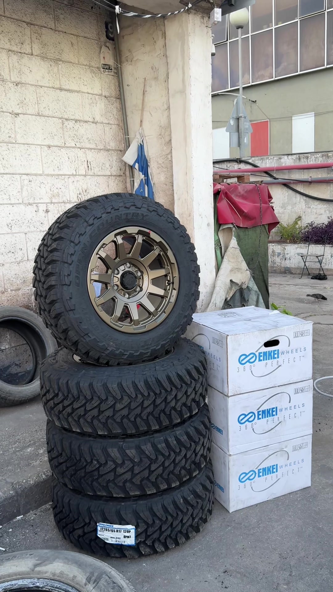 @TipTop Wheels & Tires