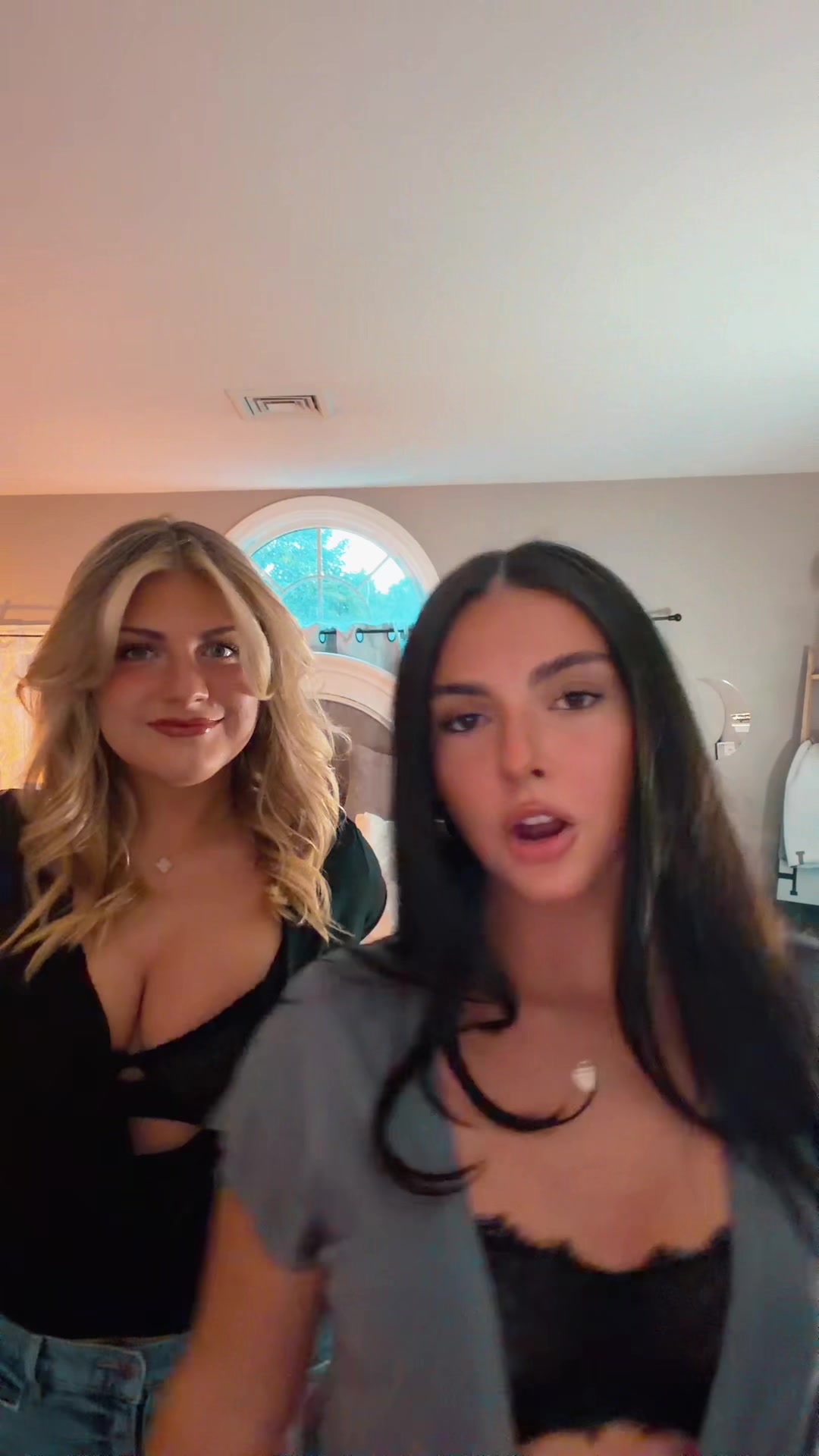 @Bella