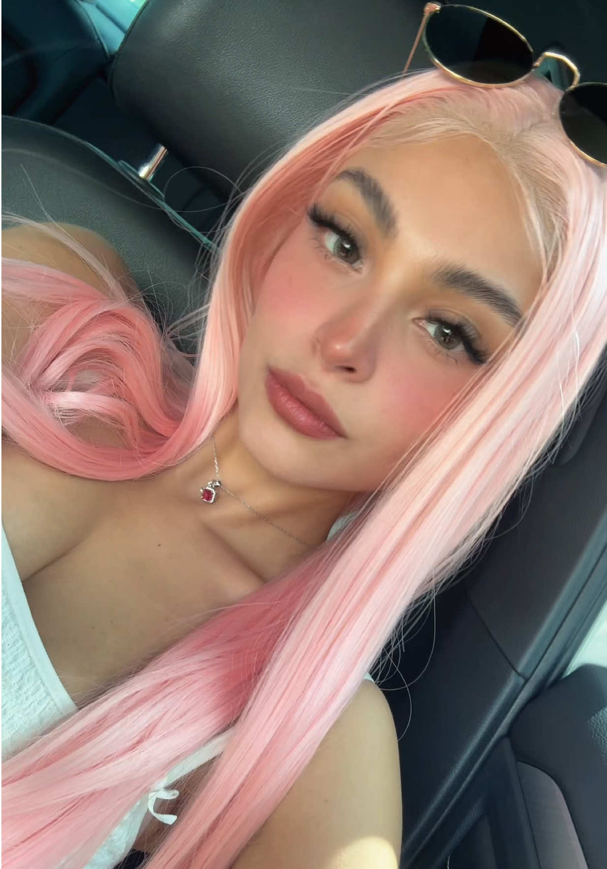 @🧍🏼♀️