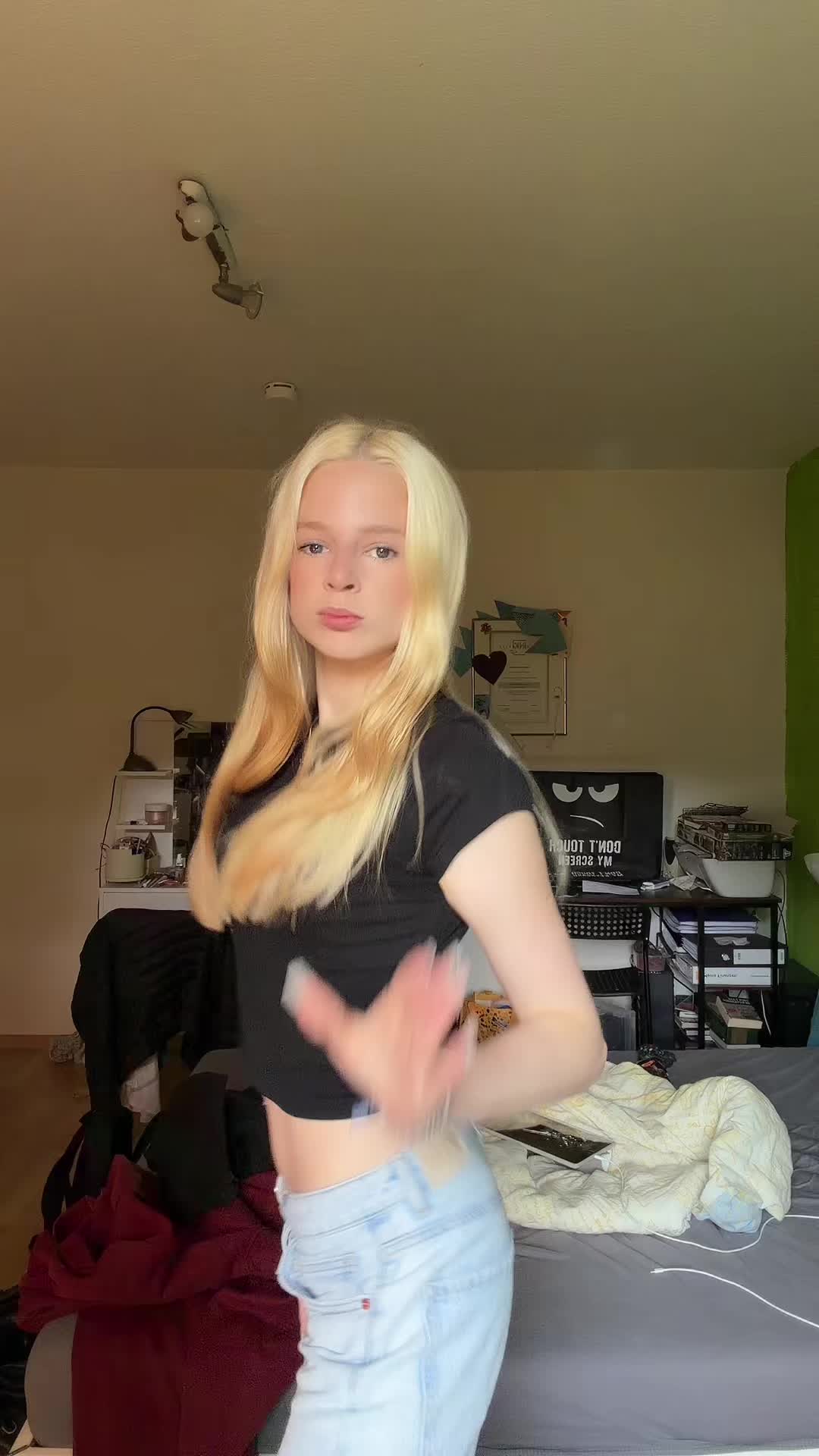 @𝓁𝒾𝓋𝒾 🎀