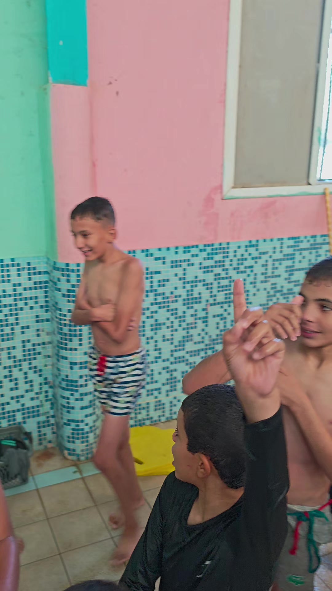 @المسبح نصف الالمبي بريكة