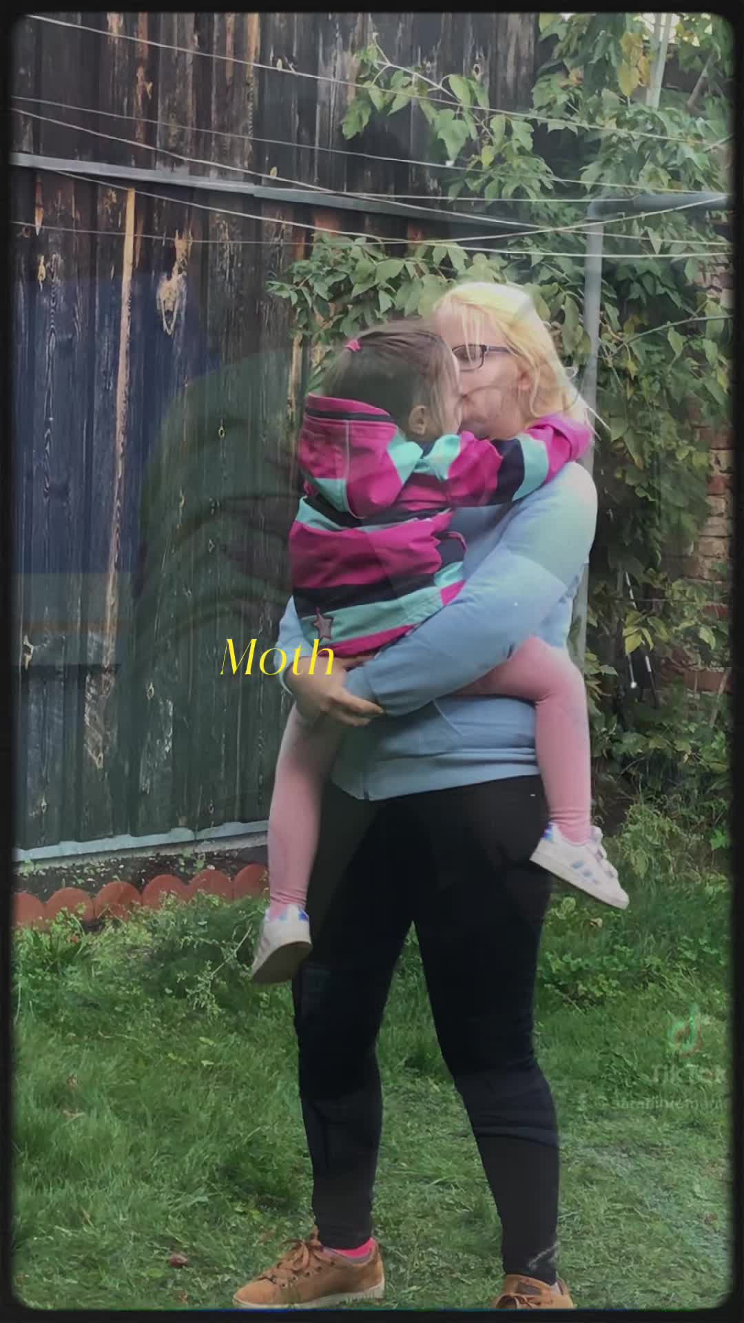@momof4girlswithtwins