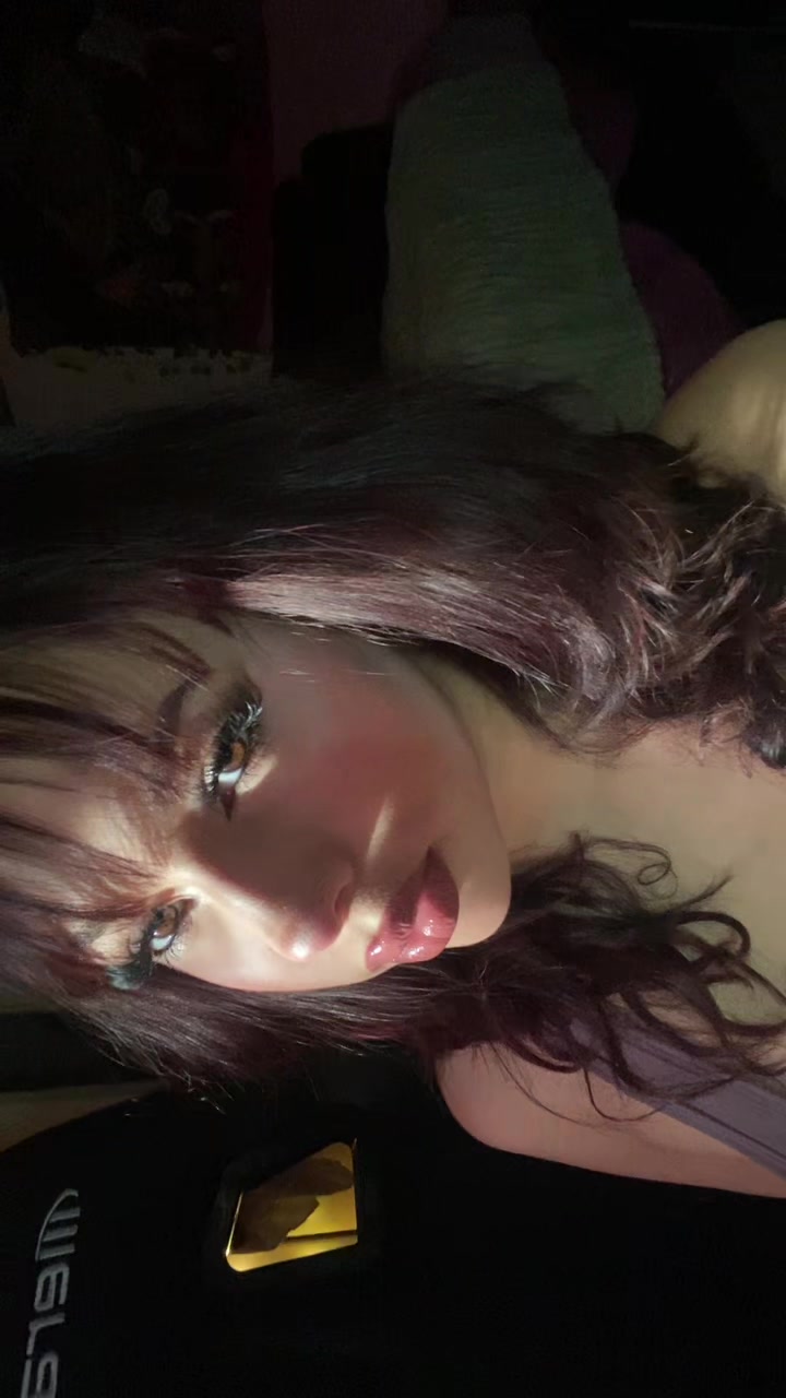 @•