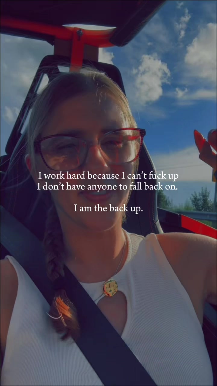 @Lauren ᥫ᭡