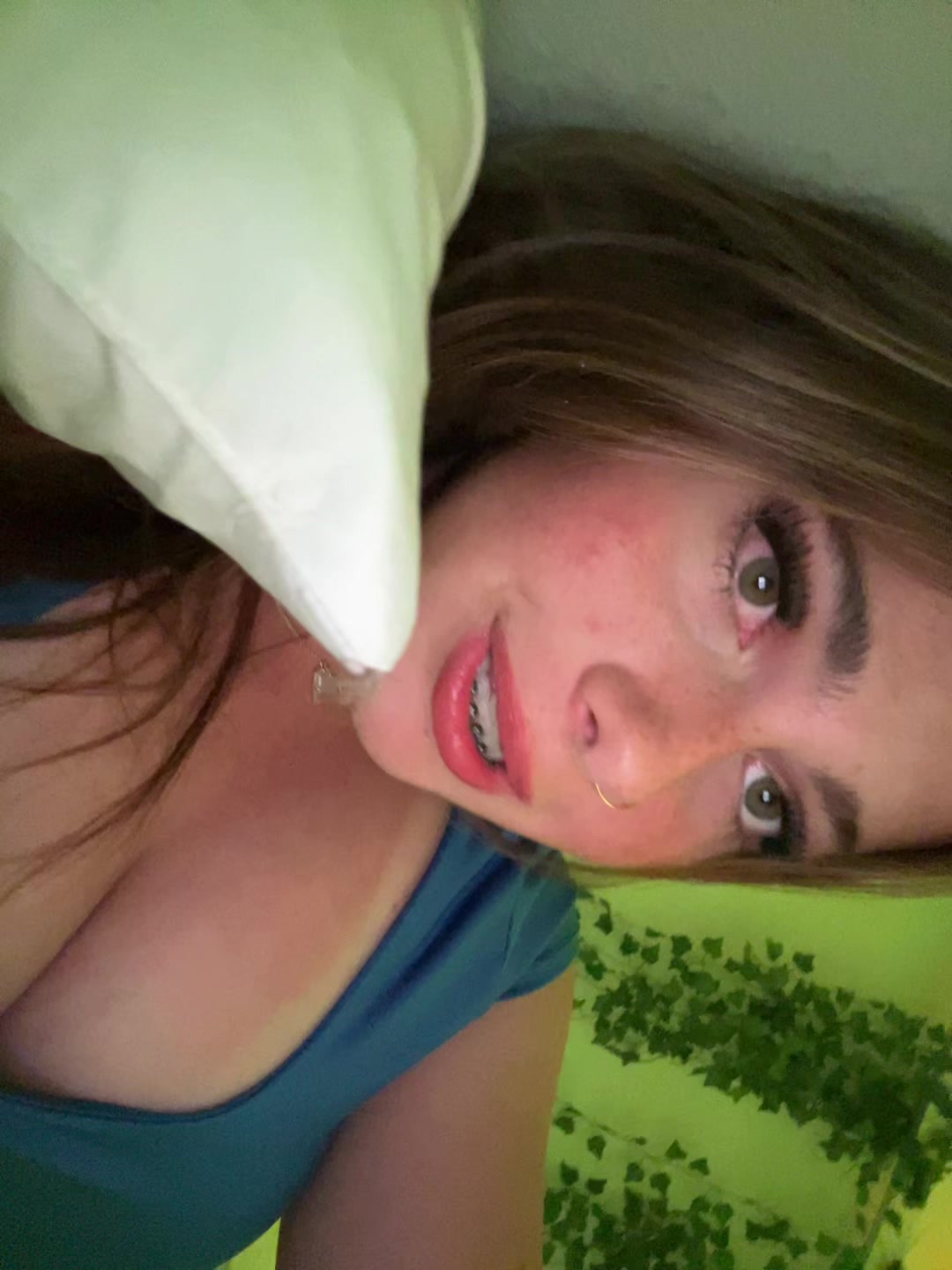 @😚☹️😻💝