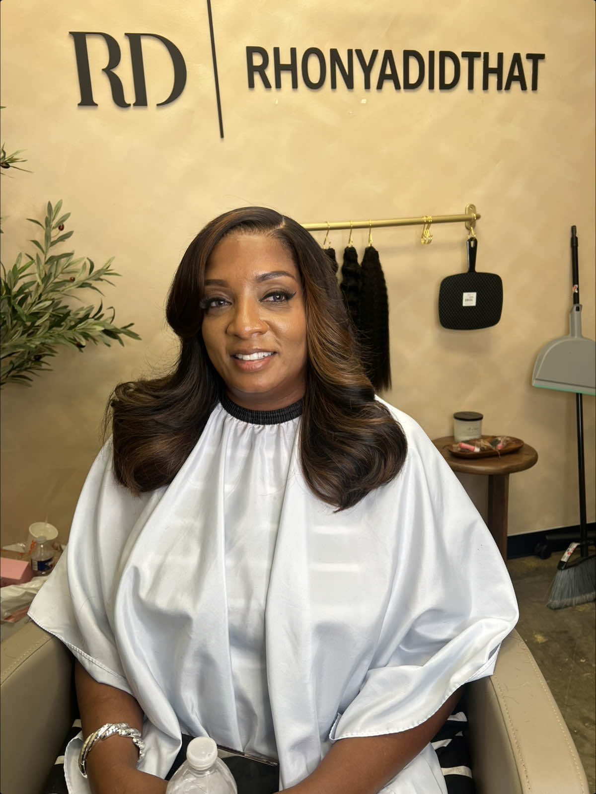 @RhonyaB | HTX Hairstylist 🎀