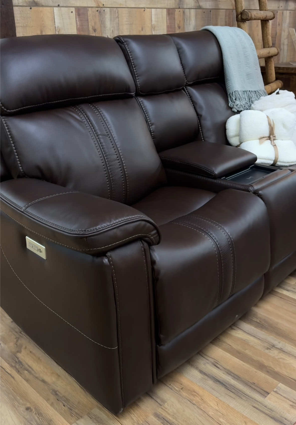 @RusticFurnitureDepot
