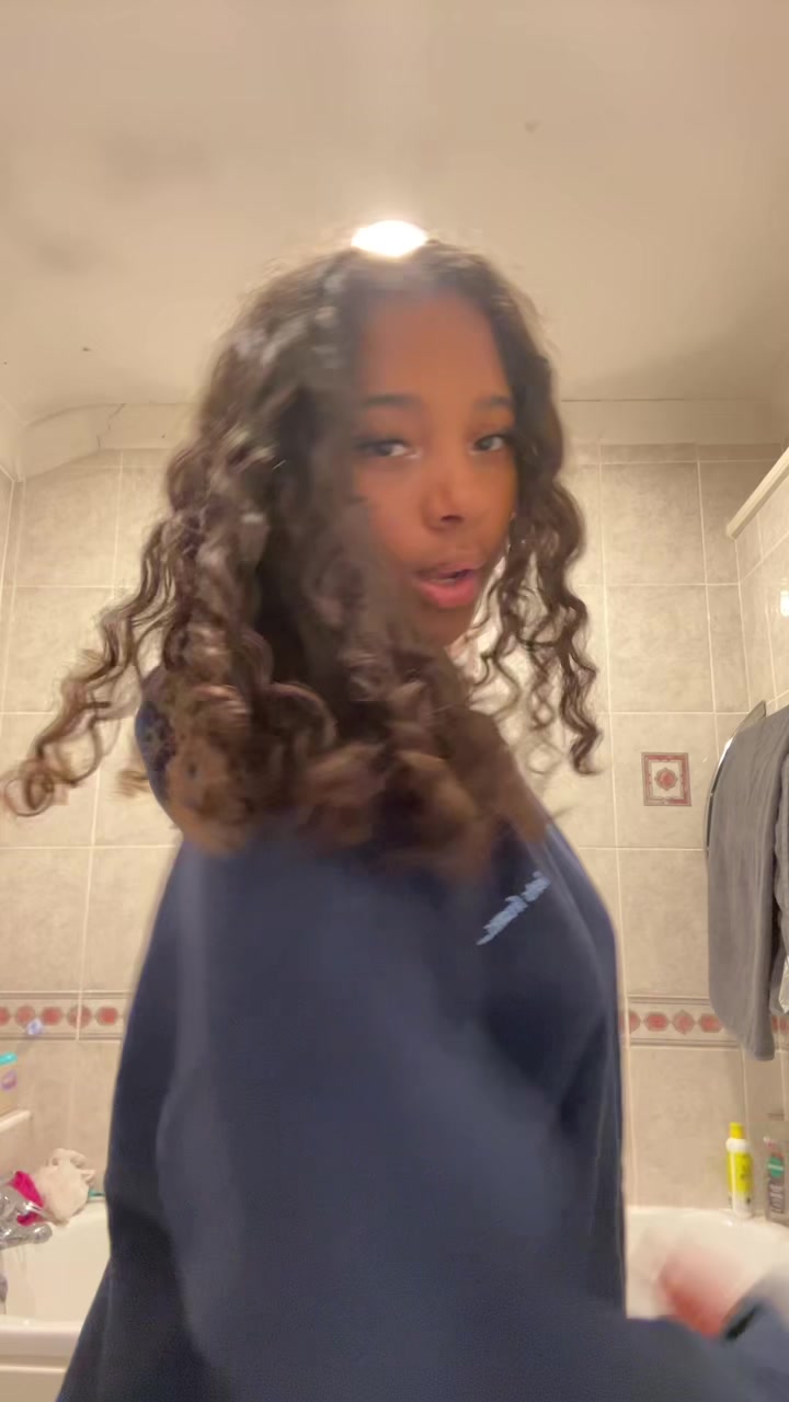 @shani x