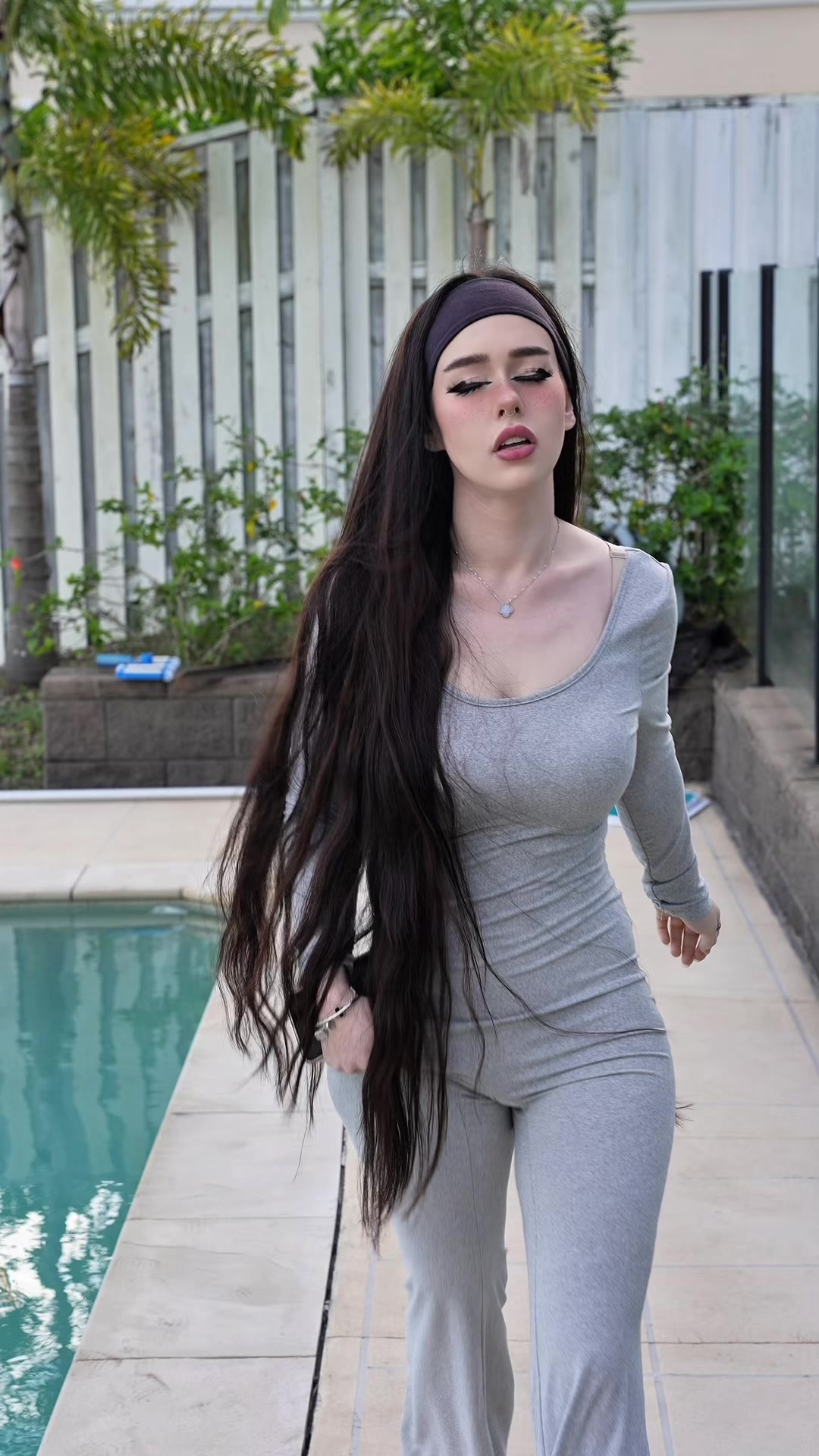 @lara walks