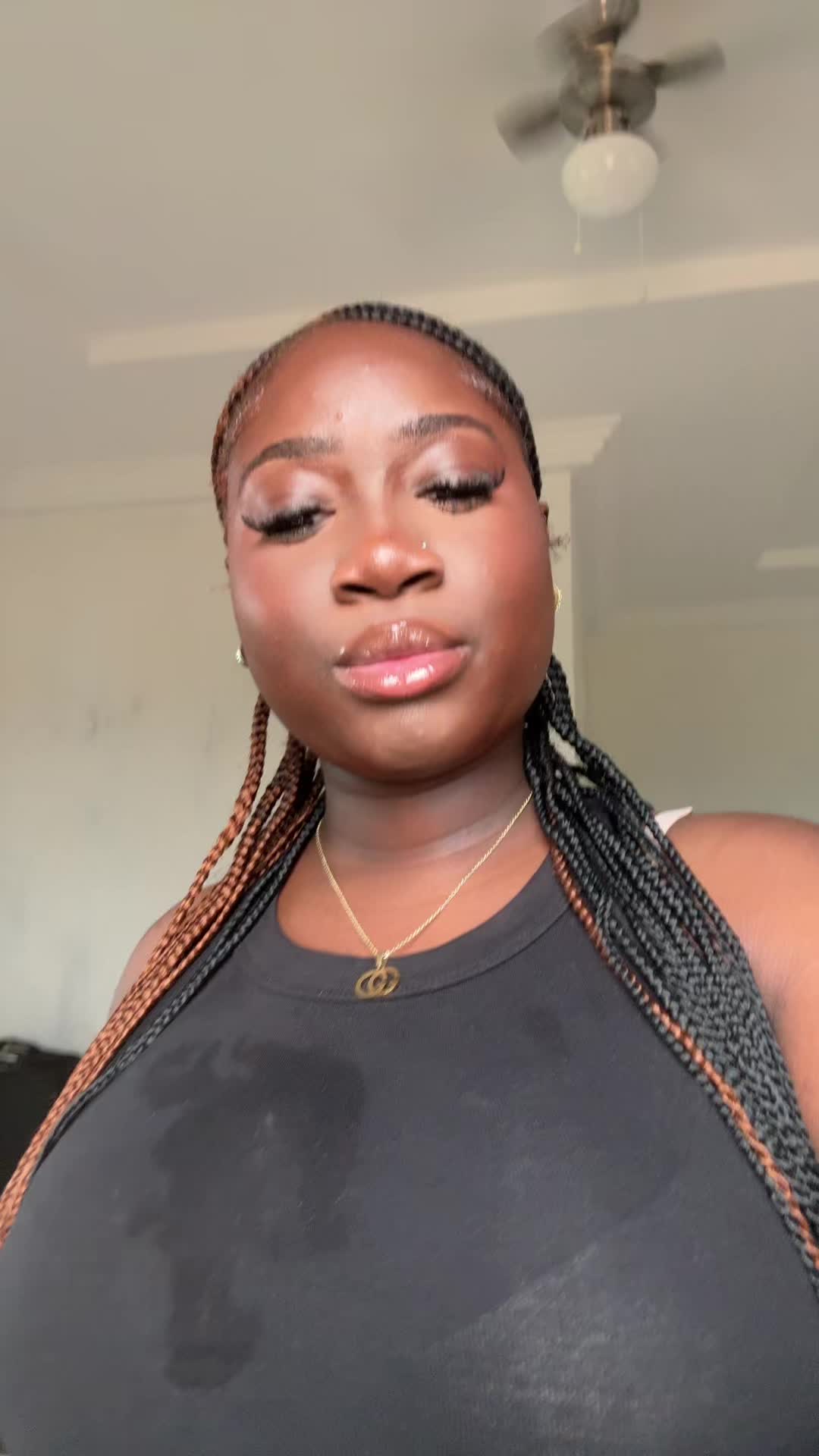 @￴