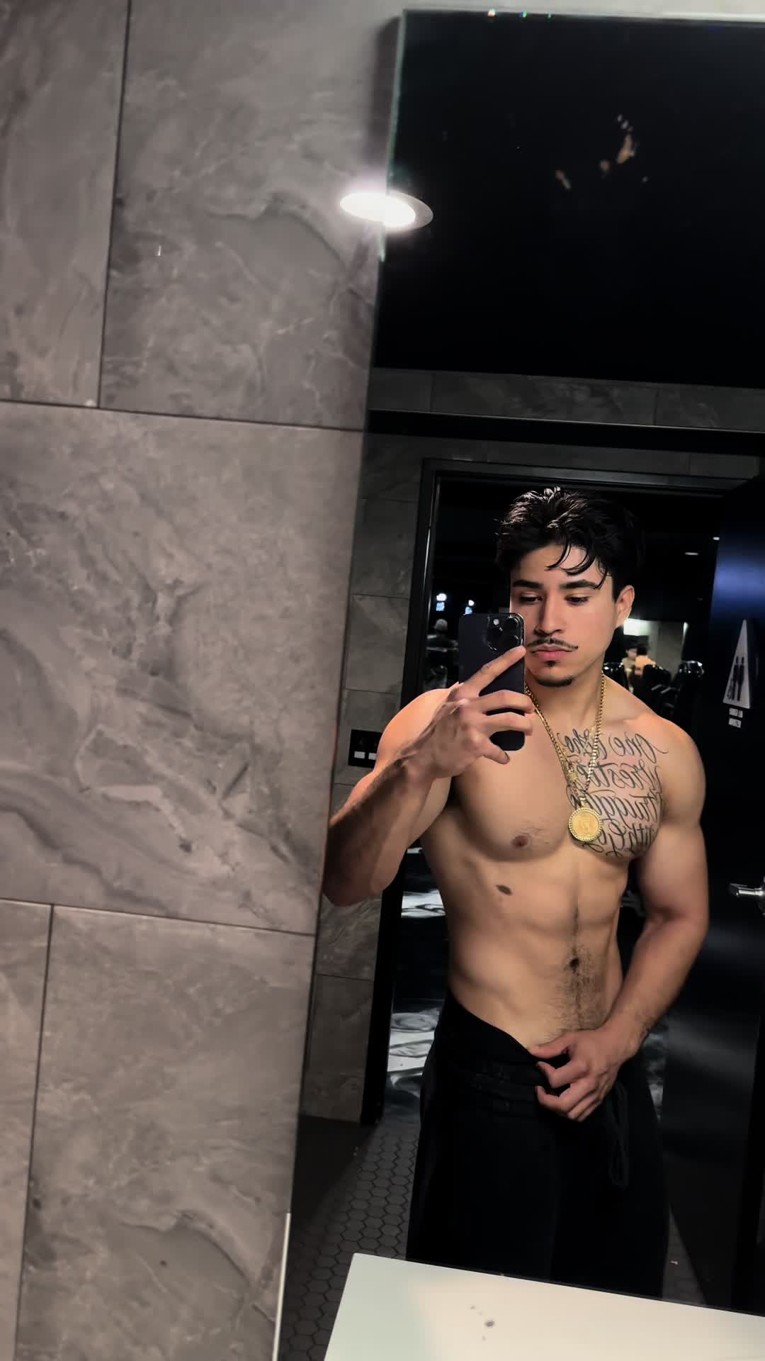 @Iz.dm_