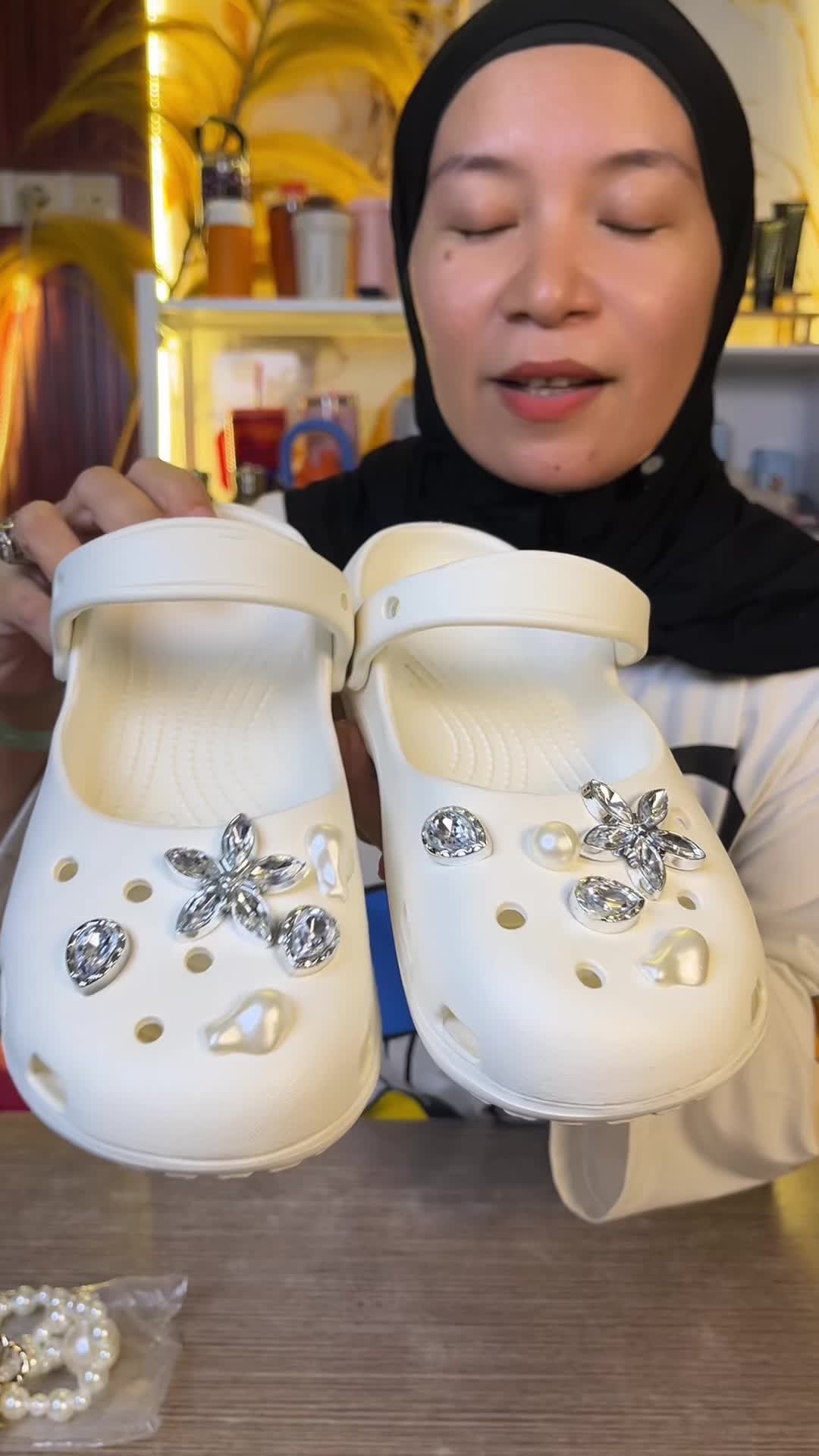@LELI si paling TAS dan SANDAL