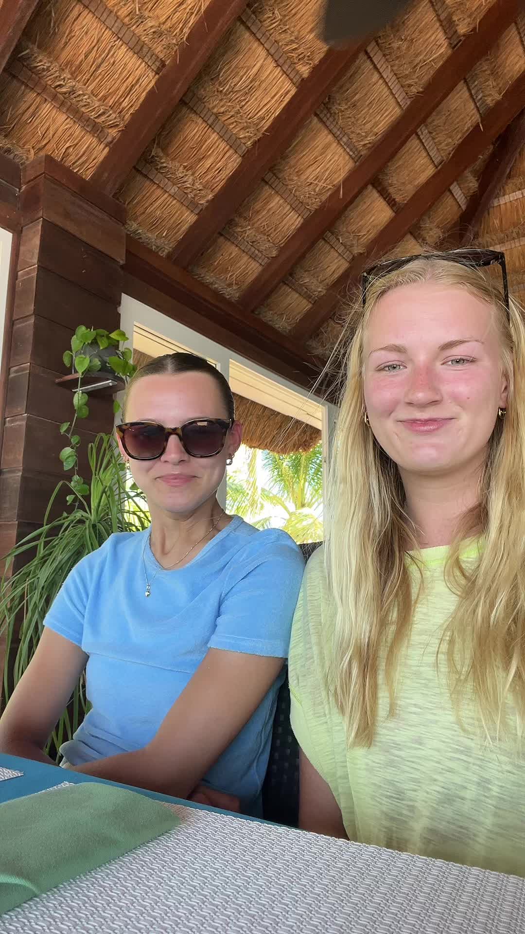 @elisesvlogs