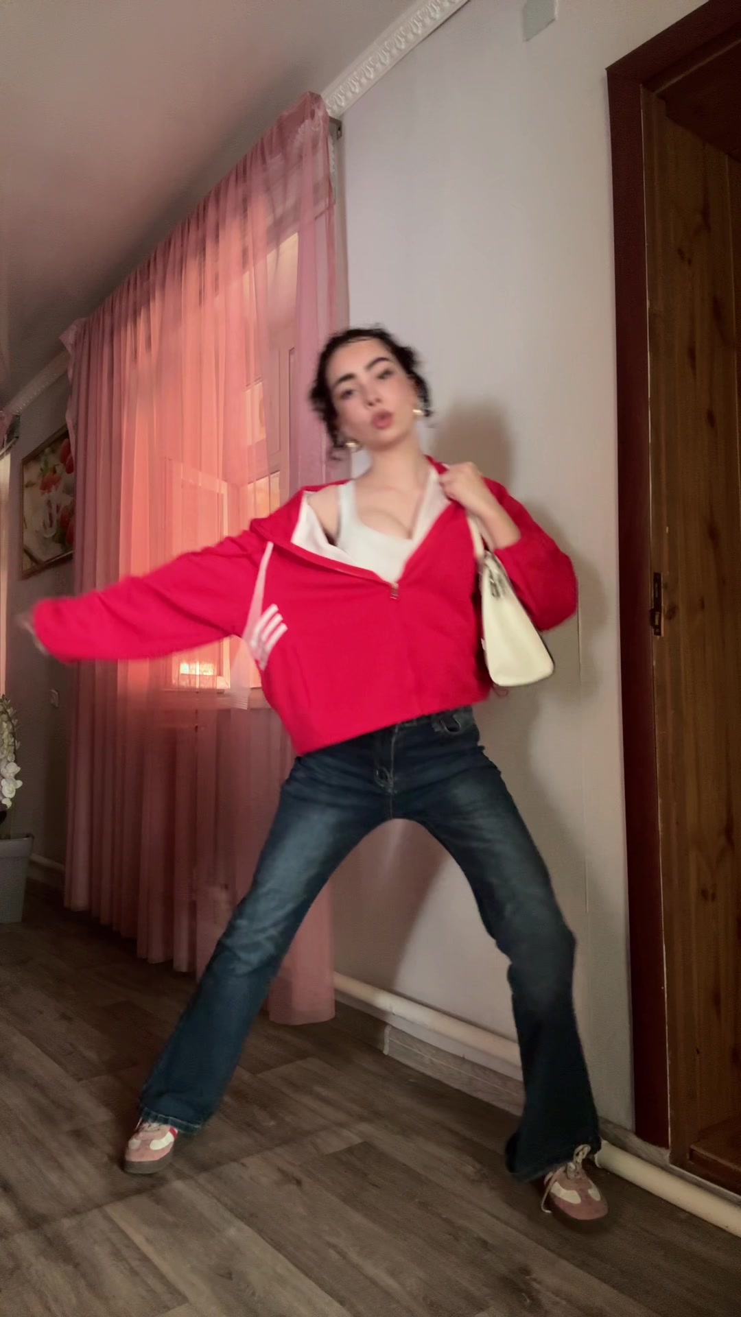 @illegallanatrix