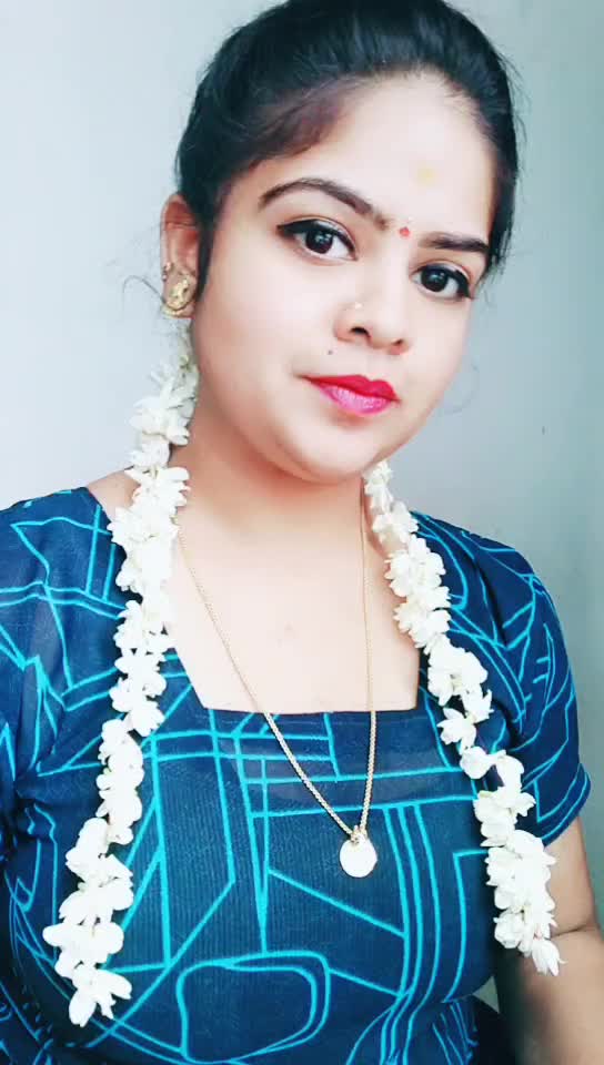 @👑 🖤NIHARIKA🖤 👑