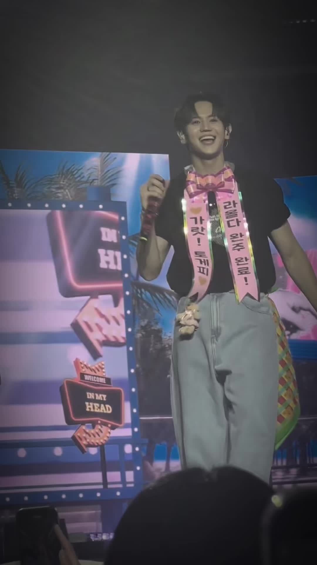 @Ho&agrave;ng Kim Jiinni n&egrave;