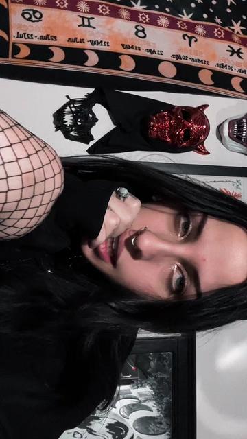 @_kushwiitch_