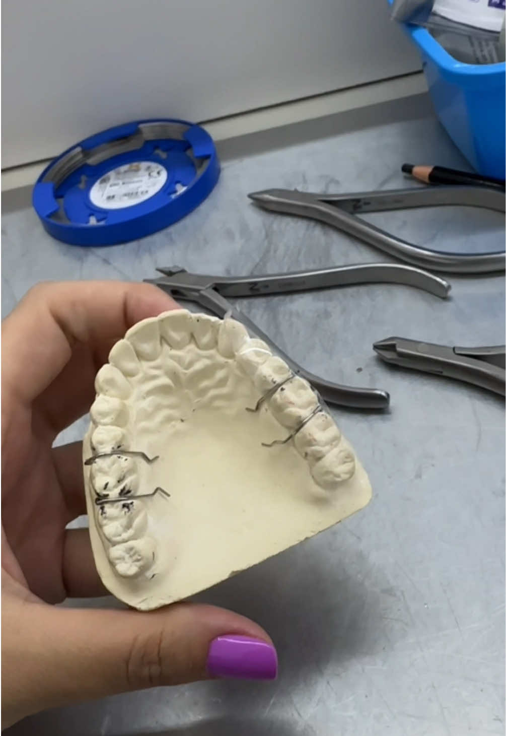 @Lab. de Prótese Dentária