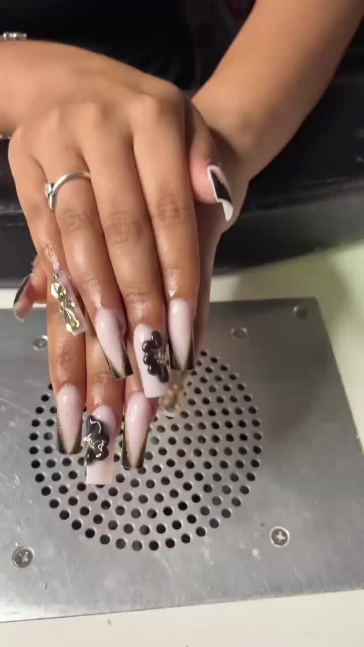 @manisbyzeze
