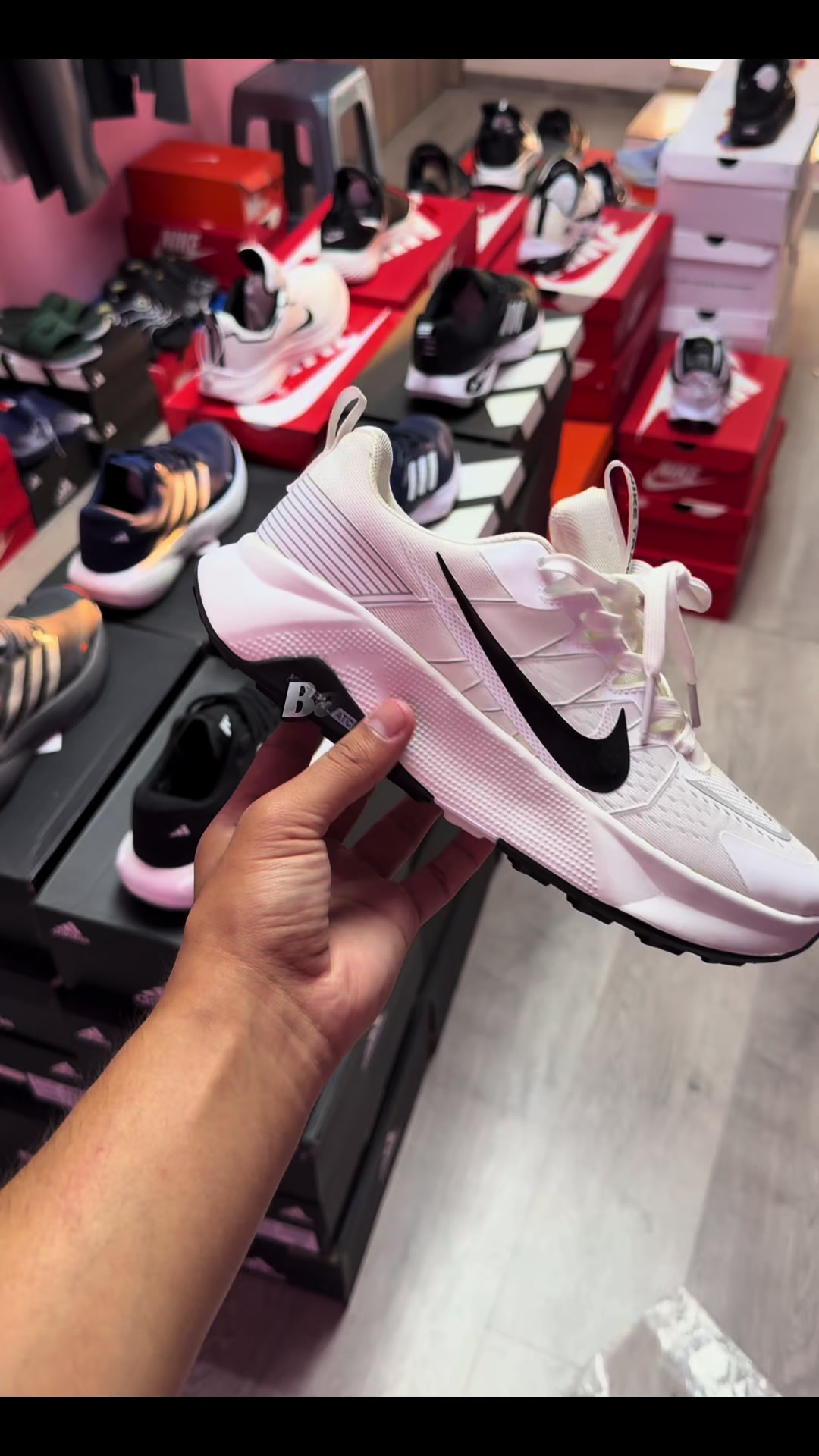 @Nike vs Adidas ✔️