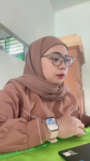 @thia_zakaria