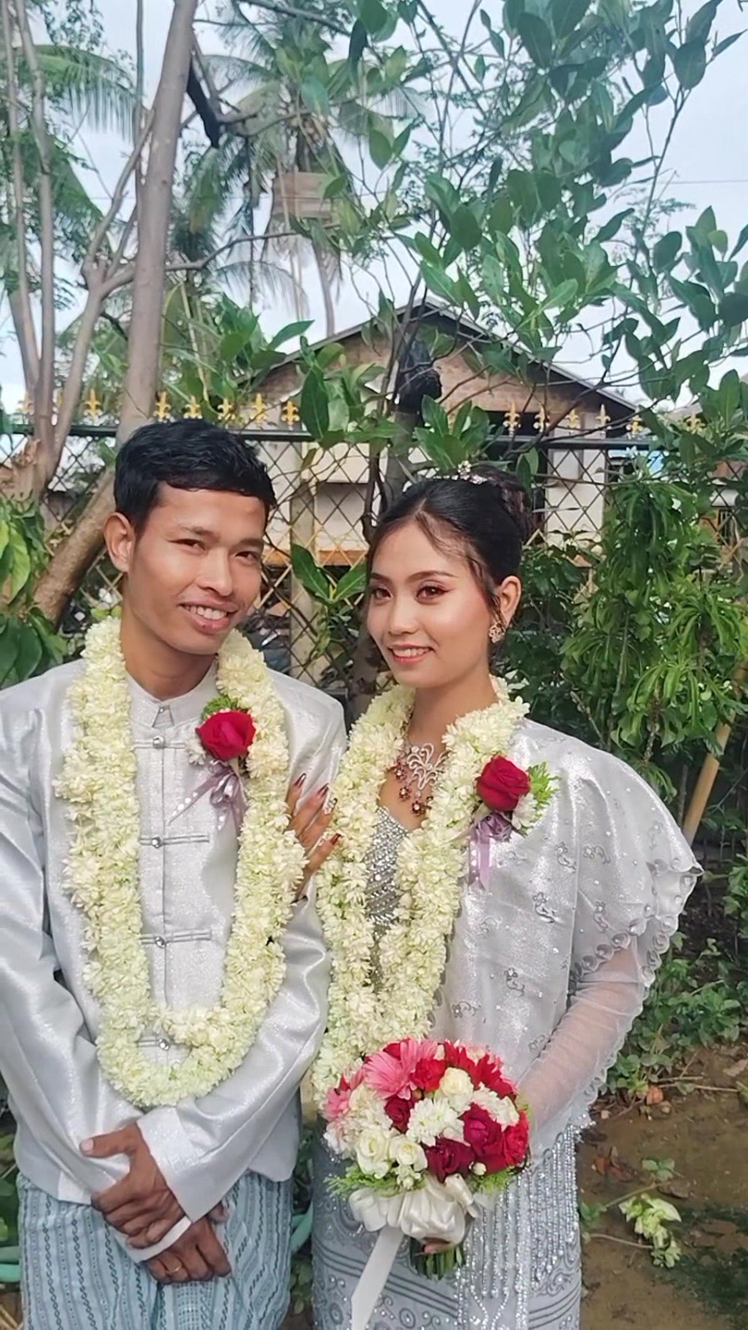 @မိတ်ကပ်ရဲရဲဖီးနစ်