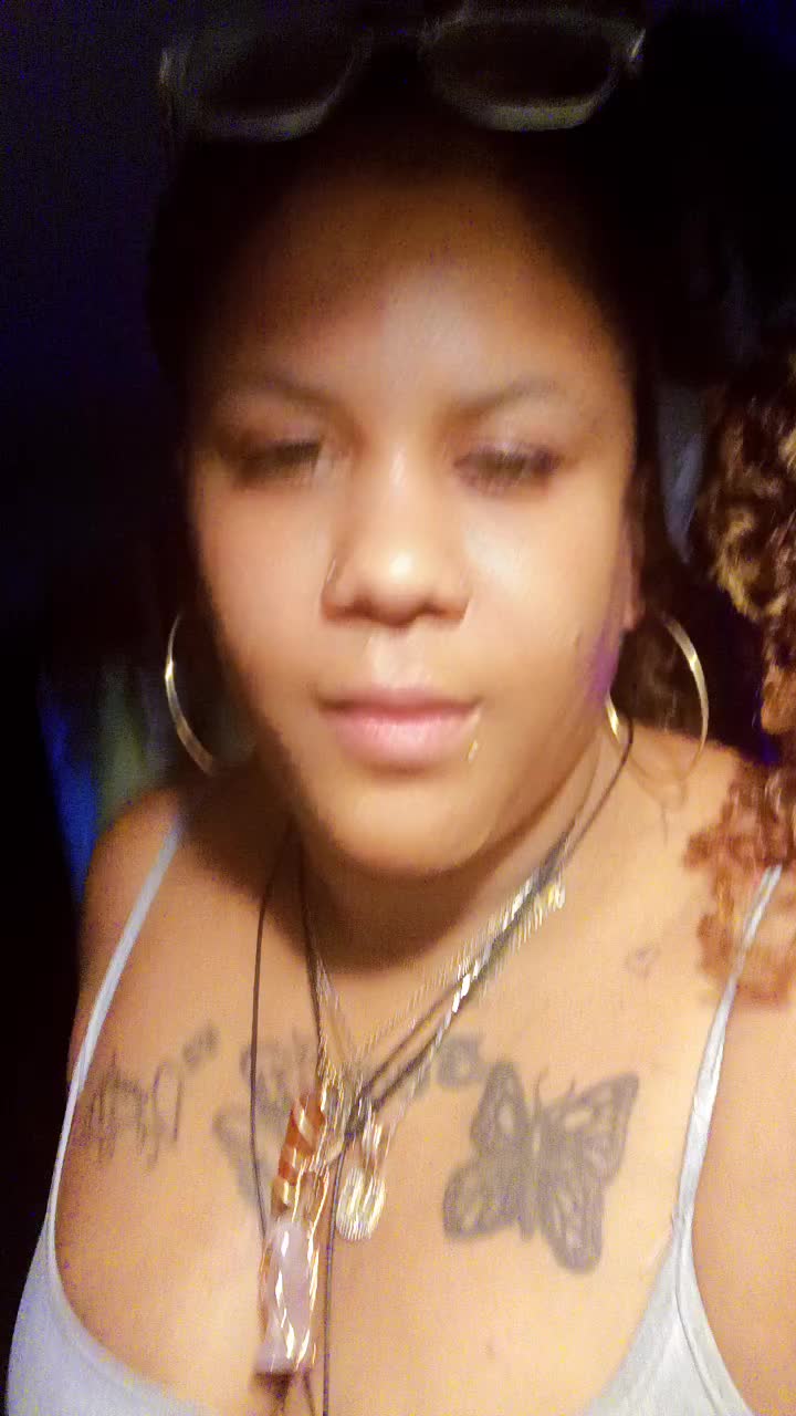 @(THE PRETTY PLUG ) UNEEK