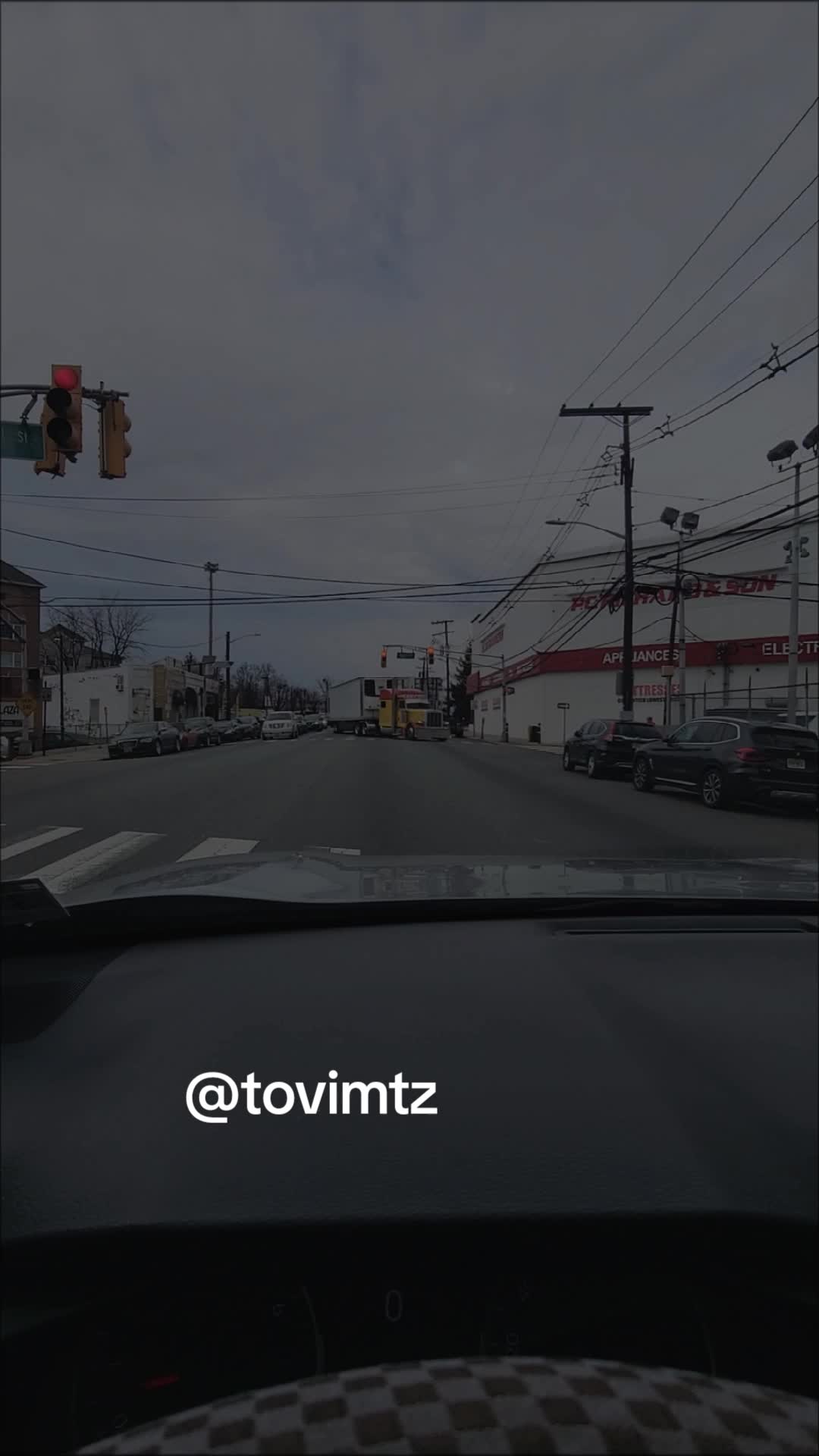 @Tovimtz